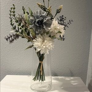 Elegant Clear Glass Vase with Gold Rim perfect for countertop and adding flowers